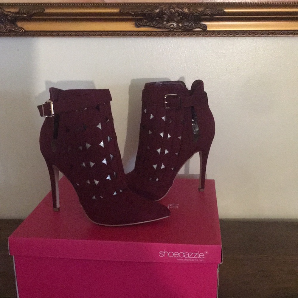 Shoe Dazzle Wine Cutout Ankle Booties